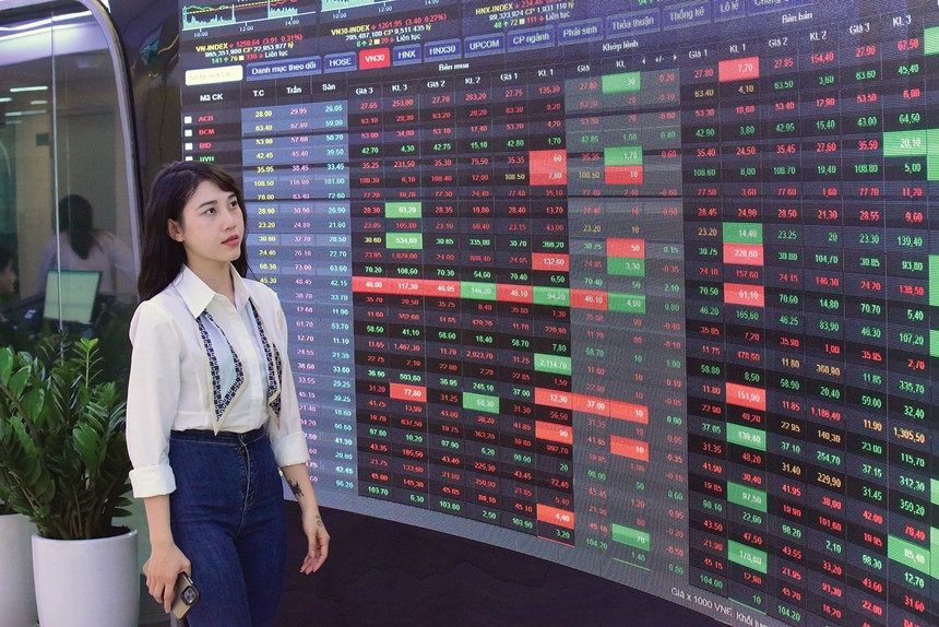 VN-Index tiến sát mốc 1.830 điểm, dòng tiền vẫn chưa trở lại mạnh mẽ