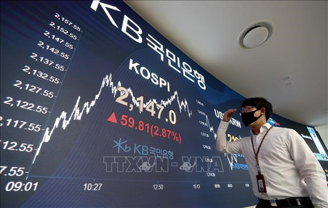 Chứng khoán châu Á bứt phá nhờ kỳ vọng hòa bình Trung Đông, Nikkei lập đỉnh lịch sử mới