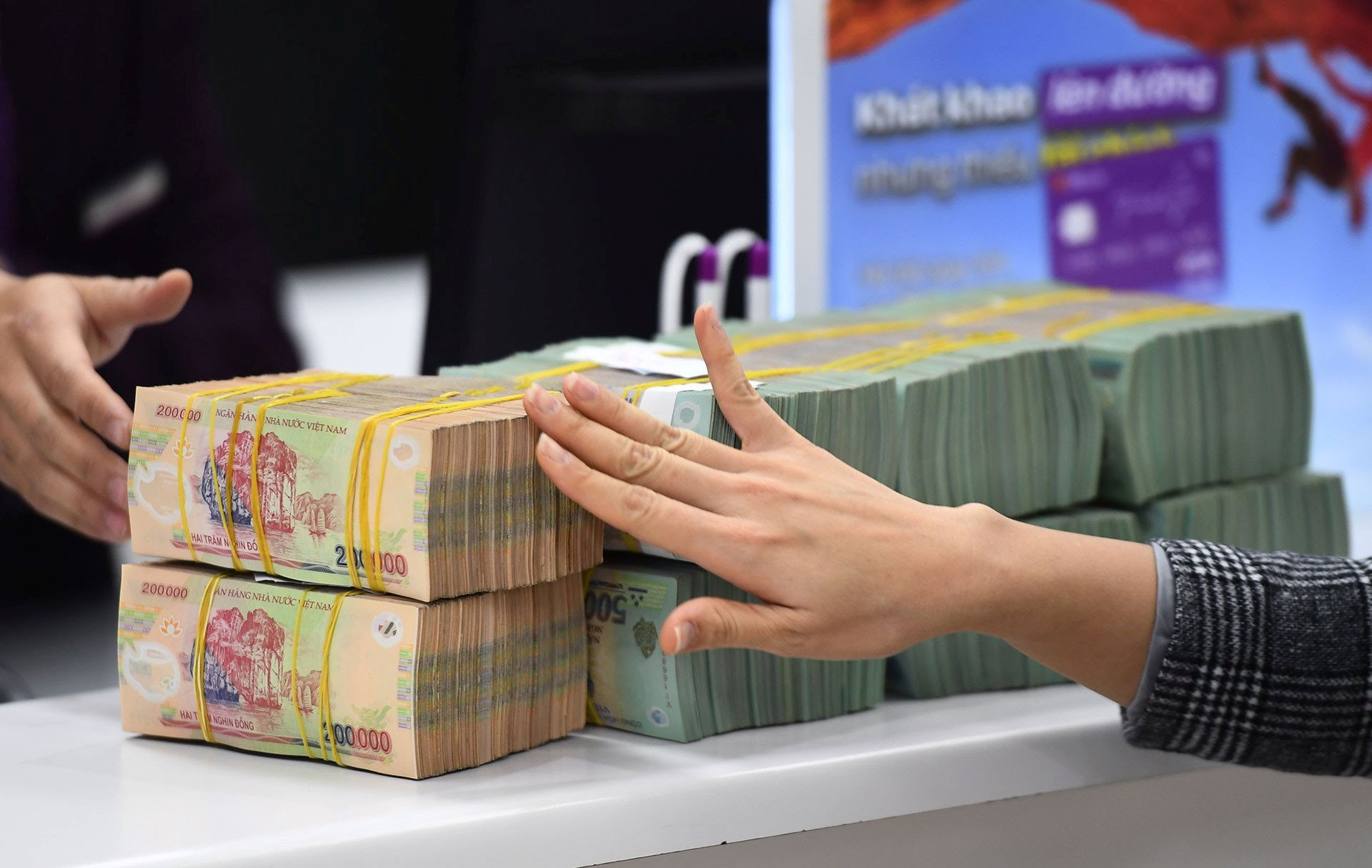 Gửi 500 triệu đồng kỳ hạn 6 tháng nhận lãi bao nhiêu?