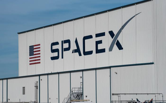 SpaceX doanh thu vượt dự báo nhưng cổ phiếu vẫn lao dốc, vốn hóa "bốc hơi" hơn 1.000 tỷ USD