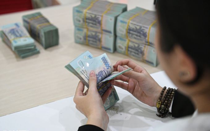 Lãi suất tiền gửi tại quầy: Một số ngân hàng vượt 7%/năm, nhóm Big4 vẫn duy trì dưới mức này