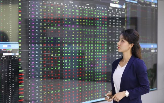VN-Index áp sát 1.850 điểm: Nâng hạng thị trường là cú hích, nhưng áp lực chốt lời đang tăng